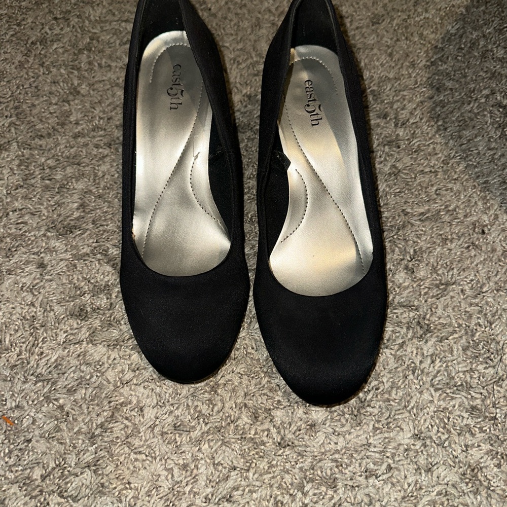Women's Black Pumps